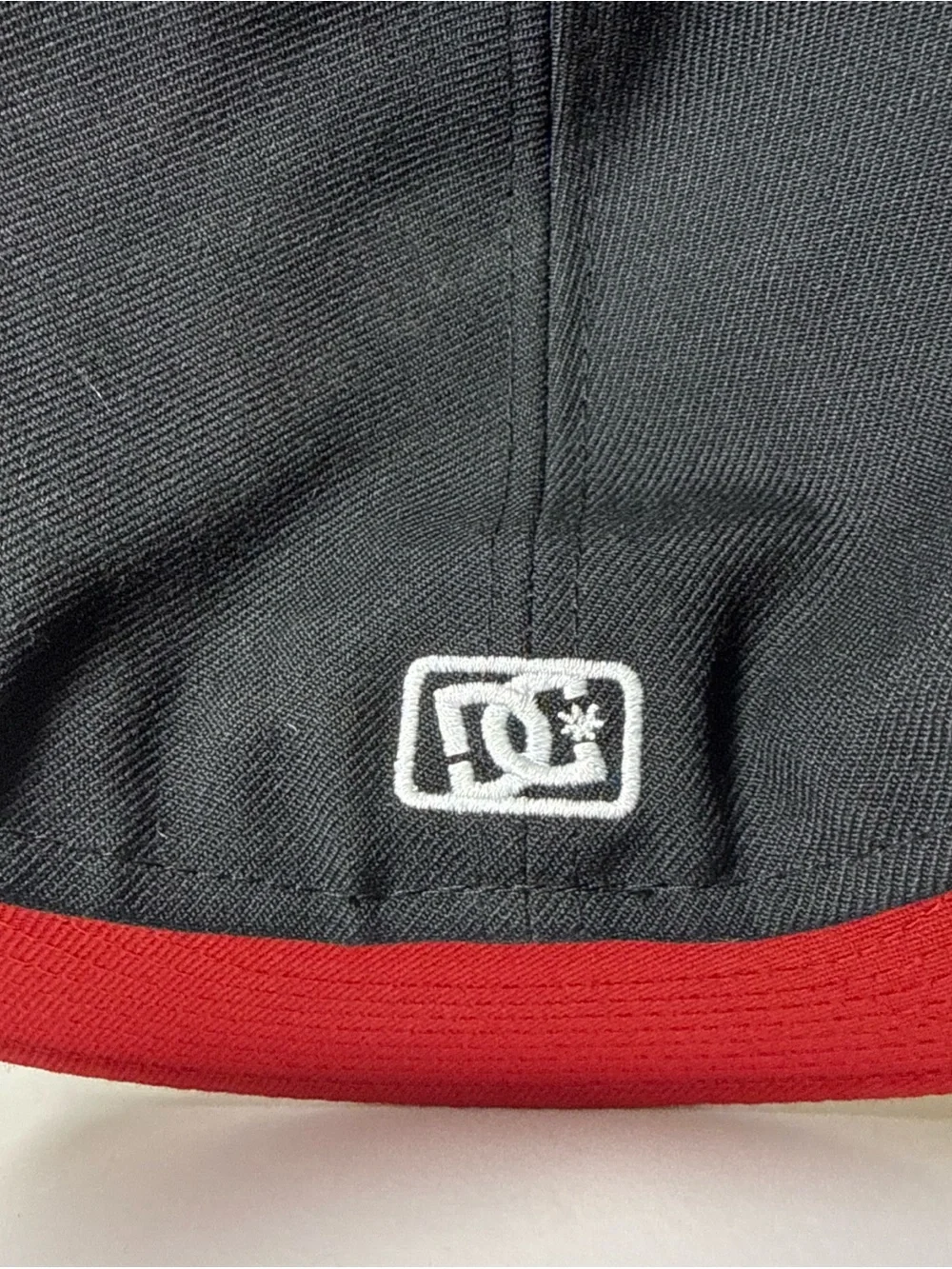 Vintage Y2K DC Shoes Fitted Wool Hat Skateboards Rob Dyrdek Black/Red/White NEW